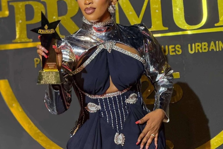 Djélykaba Bintou Kouyaté sacrée Meilleure artiste d’Afrique de l’Ouest au Primud 2025